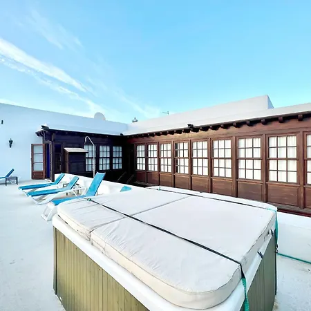 Daire Double With Terrace Or Balcony, Wifi, Breakfast Included And Volcano View
