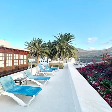 Double With Terrace Or Balcony, Wifi, Breakfast Included And Volcano View Daire