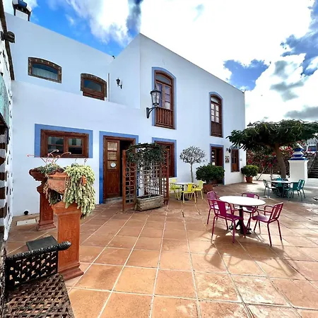 Double With Terrace Or Balcony, Wifi, Breakfast Included And Volcano View Daire