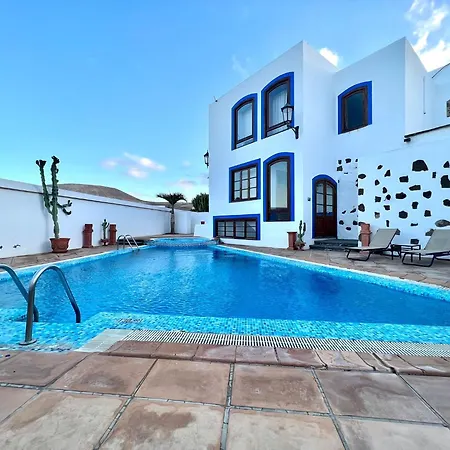 Daire Double With Terrace Or Balcony, Wifi, Breakfast Included And Volcano View *
