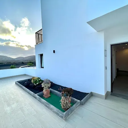 Double With Terrace Or Balcony, Wifi, Breakfast Included And Volcano View * Yaiza (Lanzarote)