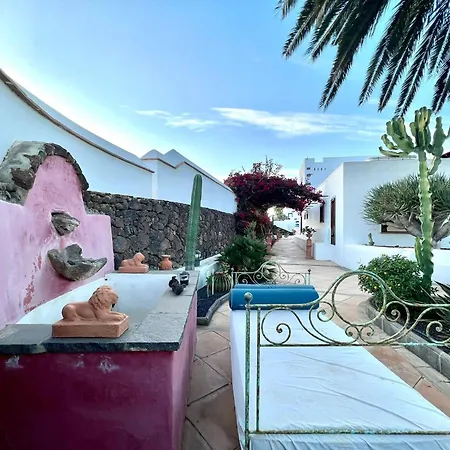 Double With Terrace Or Balcony, Wifi, Breakfast Included And Volcano View Daire