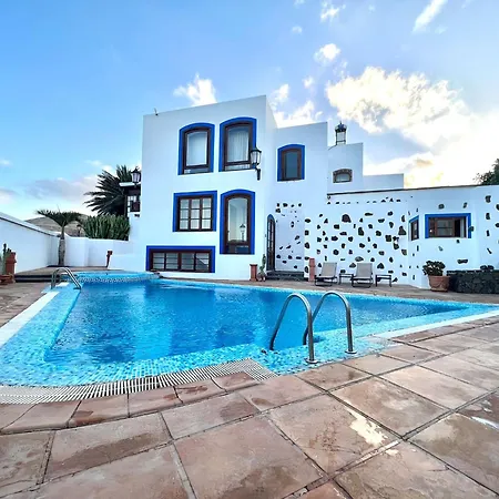 Double With Terrace Or Balcony, Wifi, Breakfast Included And Volcano View Yaiza (Lanzarote)